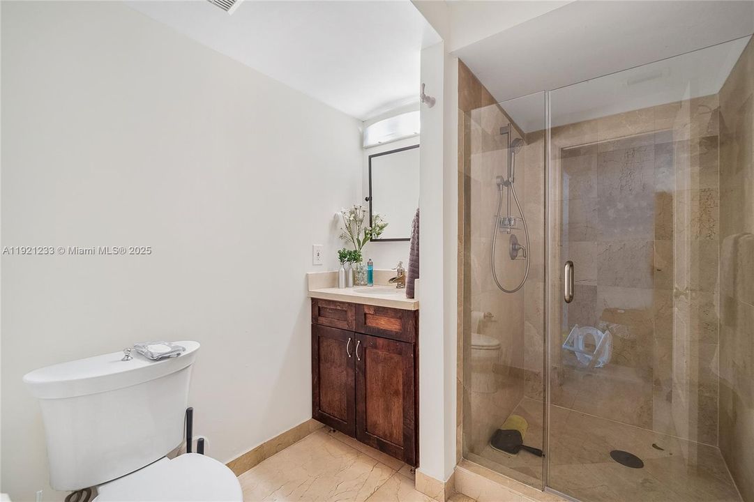 В аренду: $6,600 (4 спален, 3 ванн, 2200 Квадратных фут)