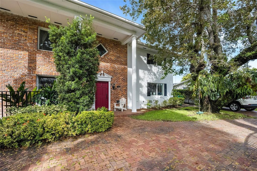 В аренду: $6,600 (4 спален, 3 ванн, 2200 Квадратных фут)