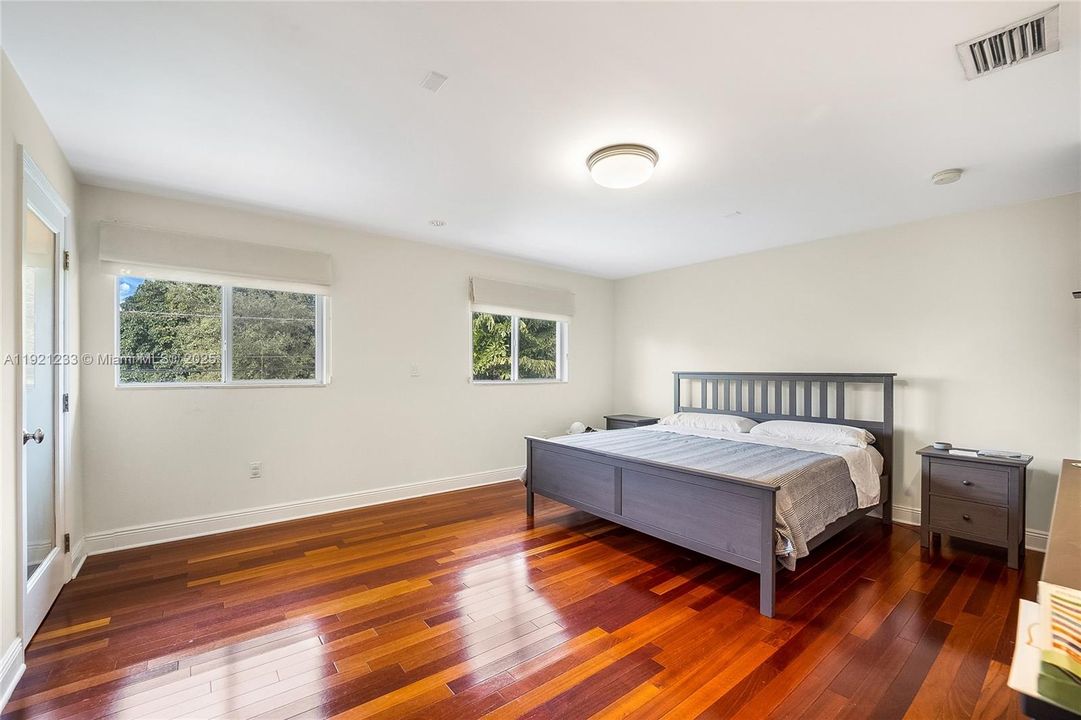 В аренду: $6,600 (4 спален, 3 ванн, 2200 Квадратных фут)