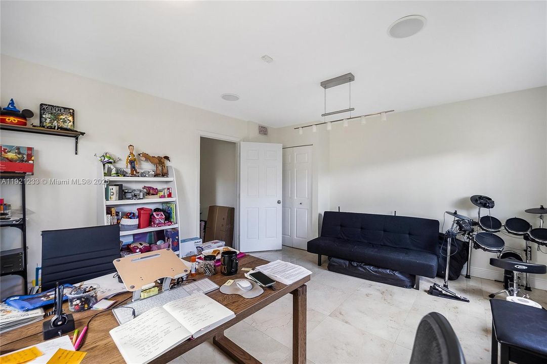 В аренду: $6,600 (4 спален, 3 ванн, 2200 Квадратных фут)