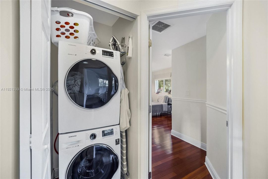 В аренду: $6,600 (4 спален, 3 ванн, 2200 Квадратных фут)