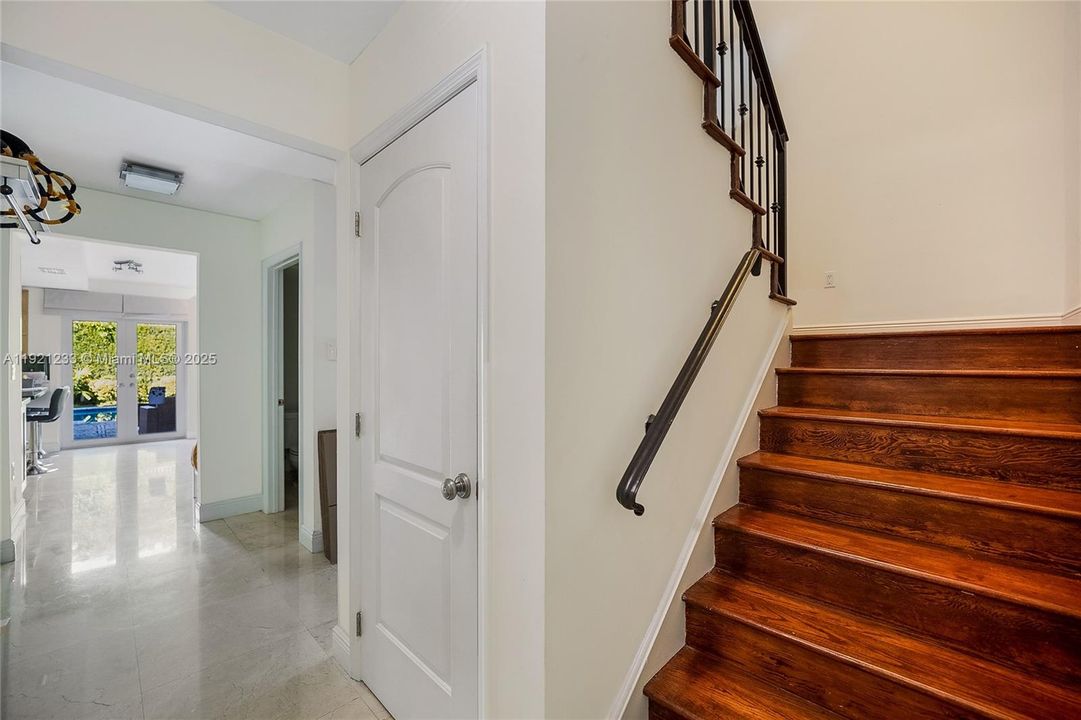 В аренду: $6,600 (4 спален, 3 ванн, 2200 Квадратных фут)