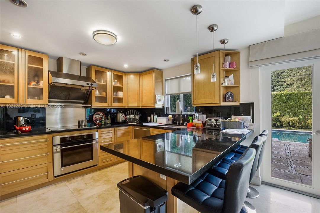 В аренду: $6,600 (4 спален, 3 ванн, 2200 Квадратных фут)