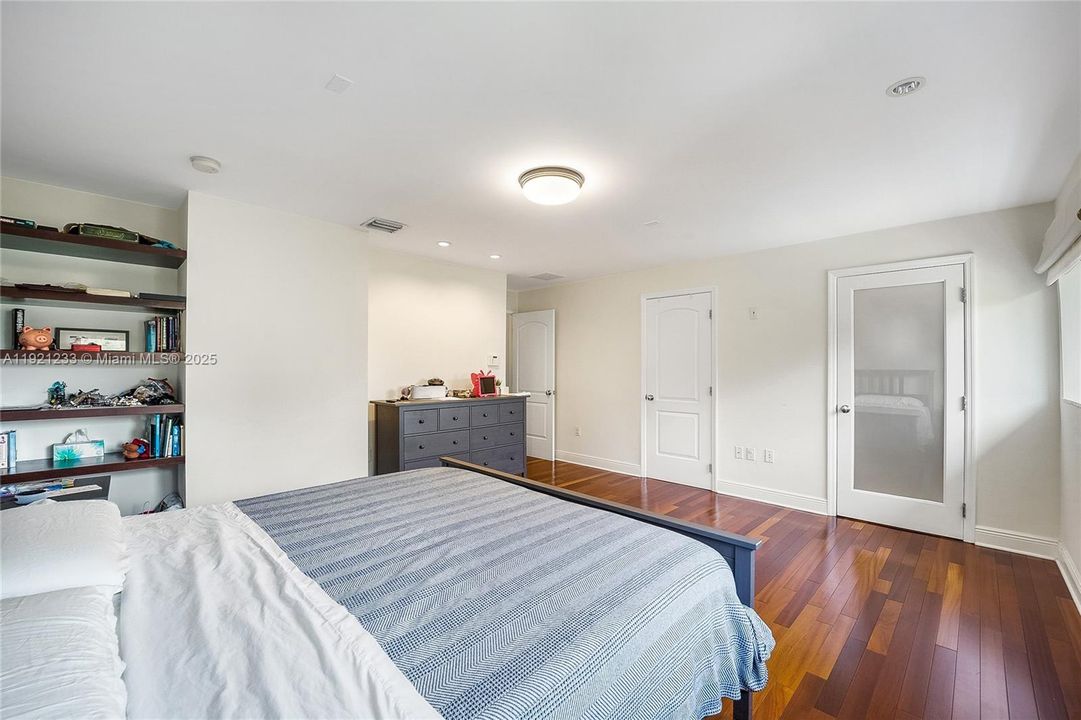 В аренду: $6,600 (4 спален, 3 ванн, 2200 Квадратных фут)