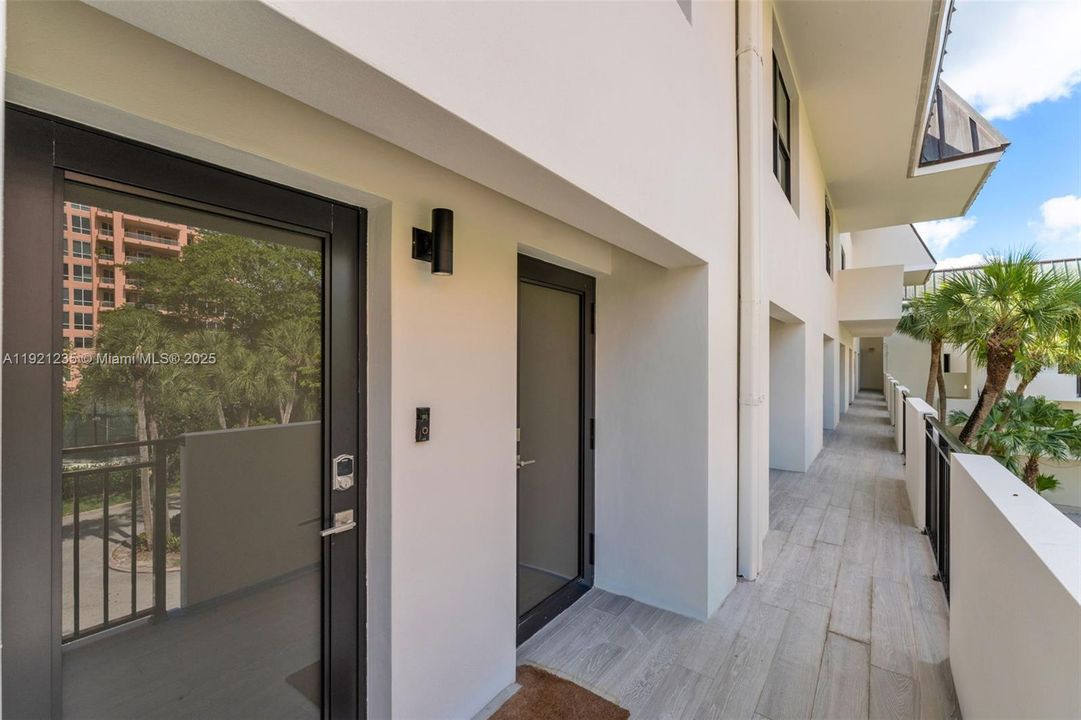 На продажу: $1,480,000 (2 спален, 2 ванн, 1330 Квадратных фут)