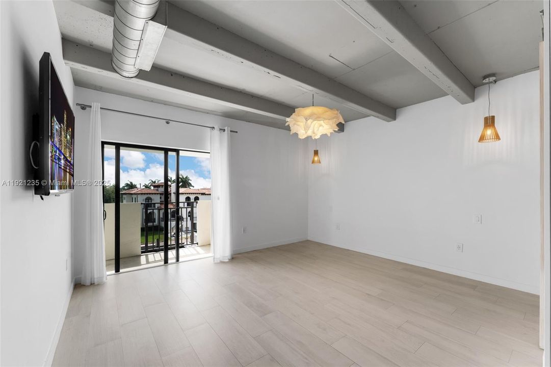 На продажу: $1,480,000 (2 спален, 2 ванн, 1330 Квадратных фут)