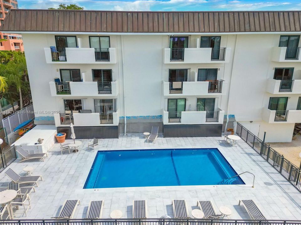 На продажу: $1,480,000 (2 спален, 2 ванн, 1330 Квадратных фут)