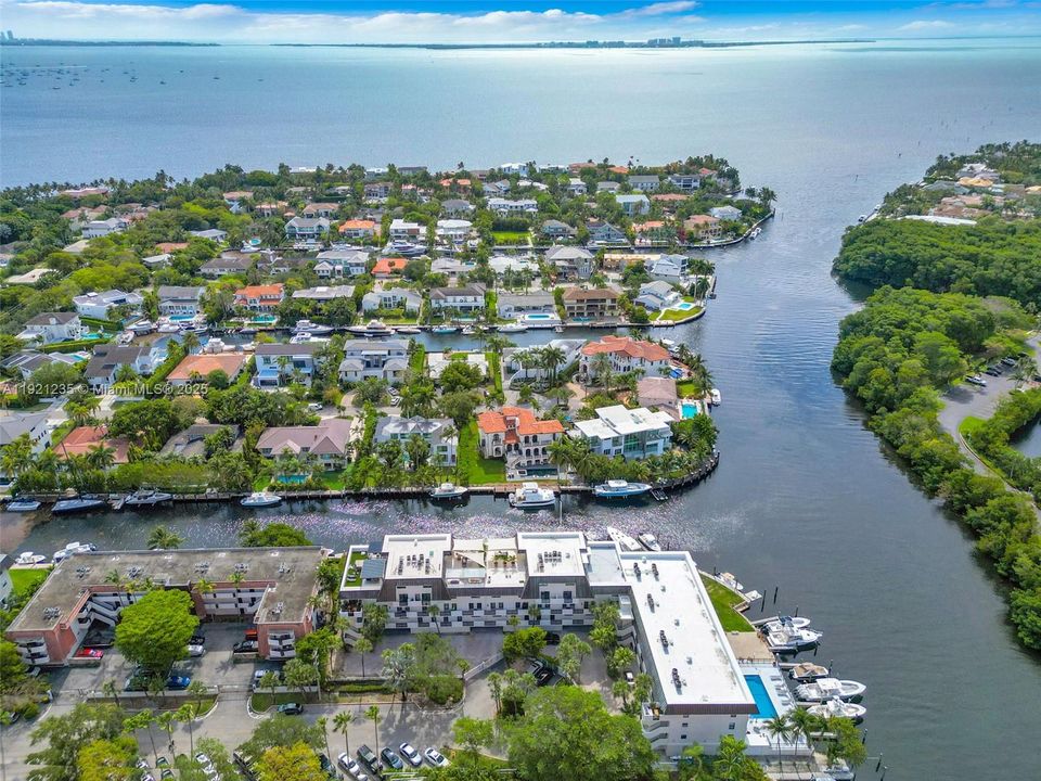 На продажу: $1,480,000 (2 спален, 2 ванн, 1330 Квадратных фут)