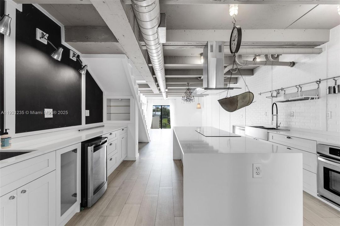 На продажу: $1,480,000 (2 спален, 2 ванн, 1330 Квадратных фут)