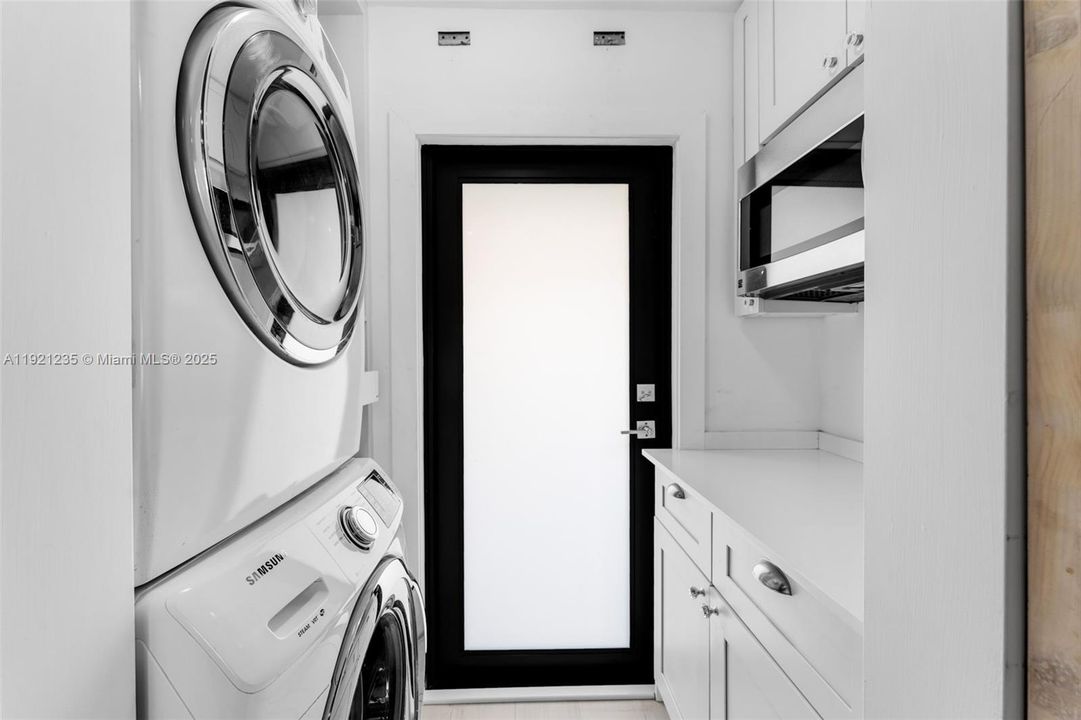 На продажу: $1,480,000 (2 спален, 2 ванн, 1330 Квадратных фут)