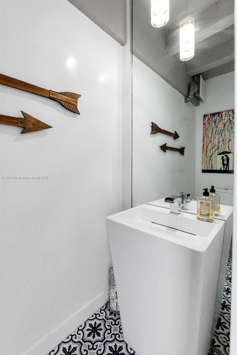 На продажу: $1,480,000 (2 спален, 2 ванн, 1330 Квадратных фут)