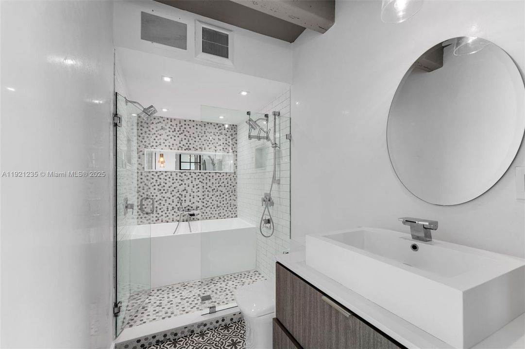 На продажу: $1,480,000 (2 спален, 2 ванн, 1330 Квадратных фут)