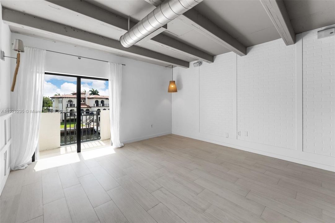 На продажу: $1,480,000 (2 спален, 2 ванн, 1330 Квадратных фут)