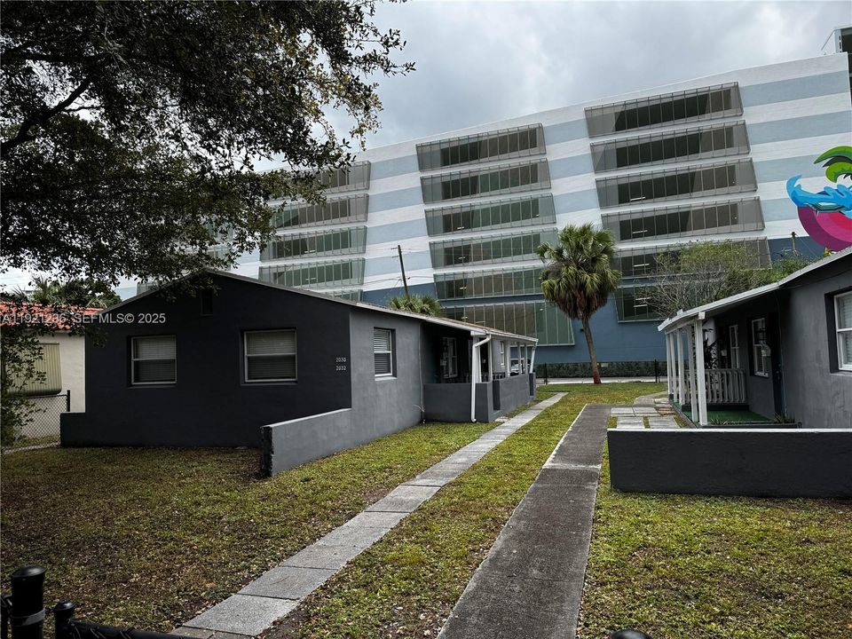 待售: $725,000 (0 贝兹, 0 浴室, 1370 平方英尺)