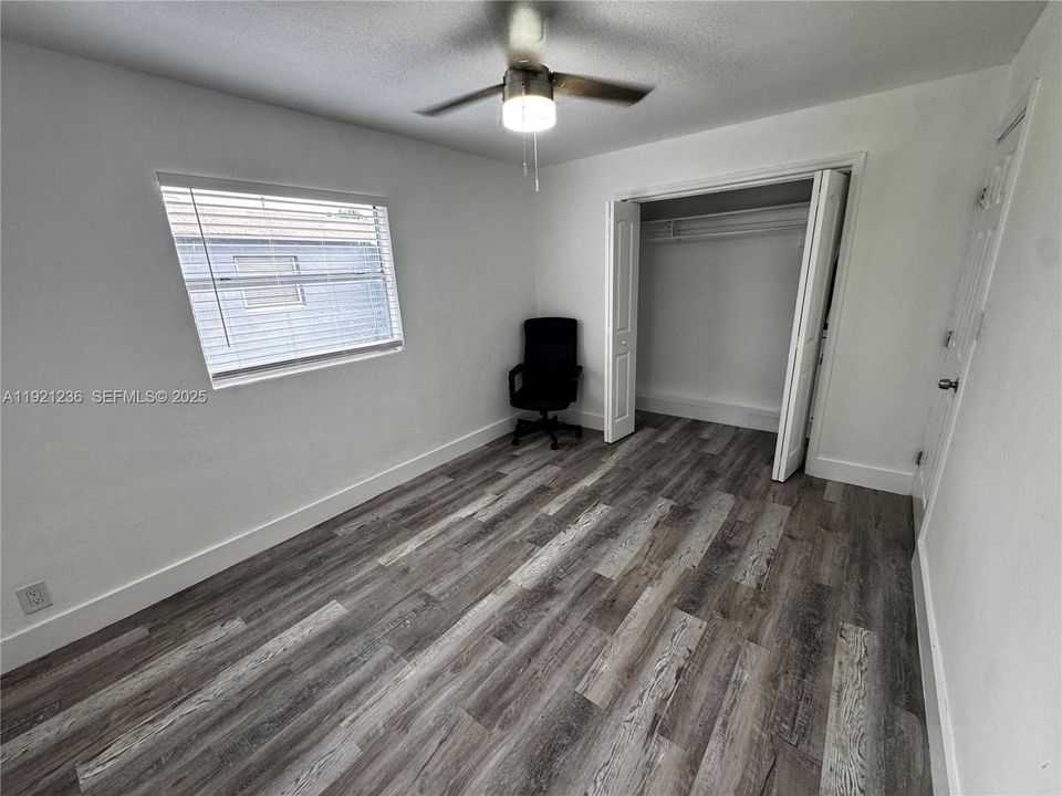 待售: $725,000 (0 贝兹, 0 浴室, 1370 平方英尺)