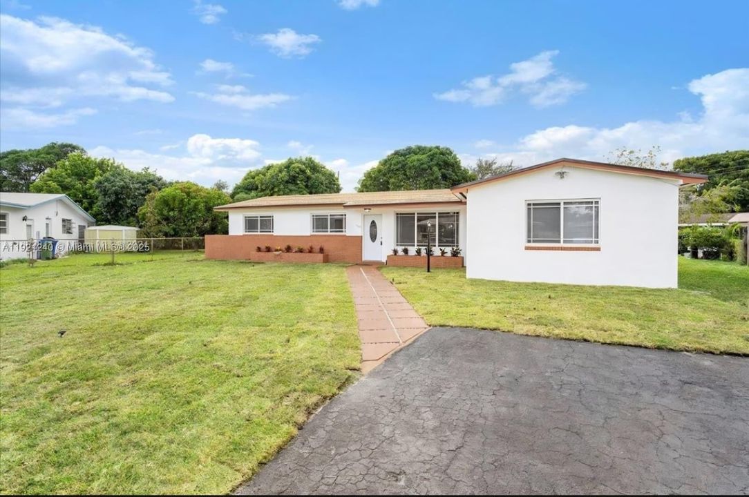 For Rent: $4,200 (4 beds, 2 baths, 1834 Square Feet)