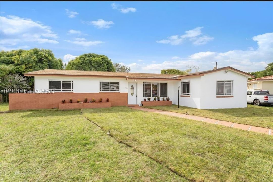 For Rent: $4,200 (4 beds, 2 baths, 1834 Square Feet)