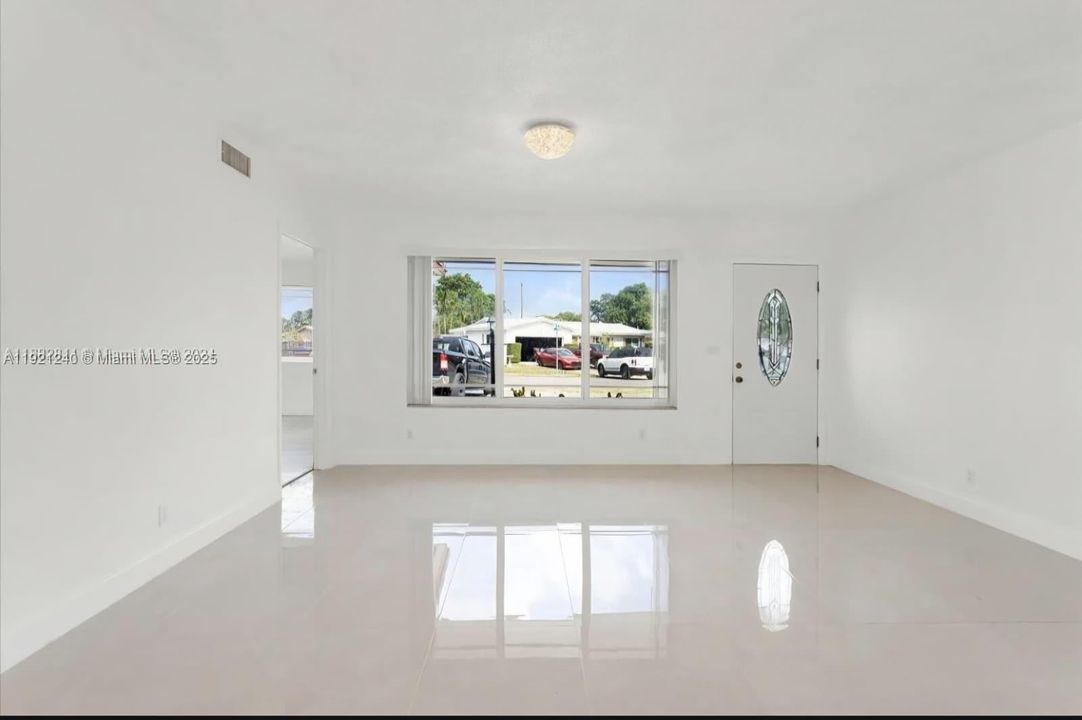 For Rent: $4,200 (4 beds, 2 baths, 1834 Square Feet)