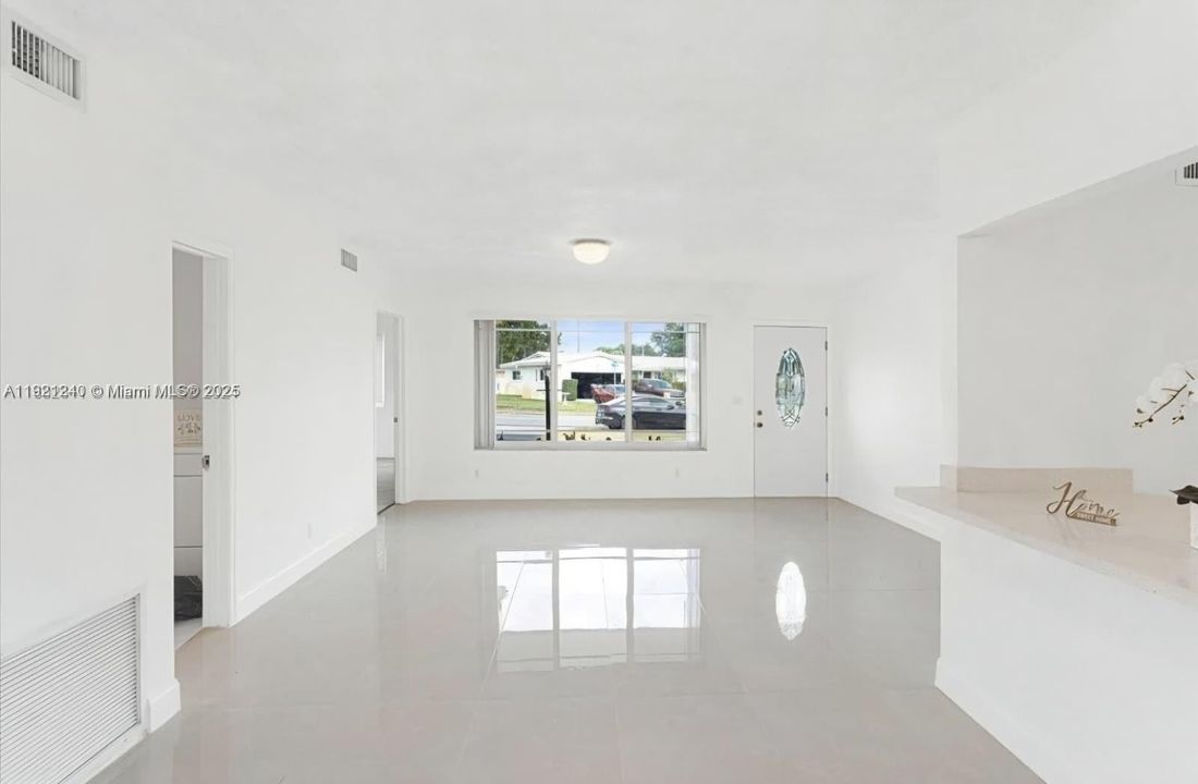 For Rent: $4,200 (4 beds, 2 baths, 1834 Square Feet)