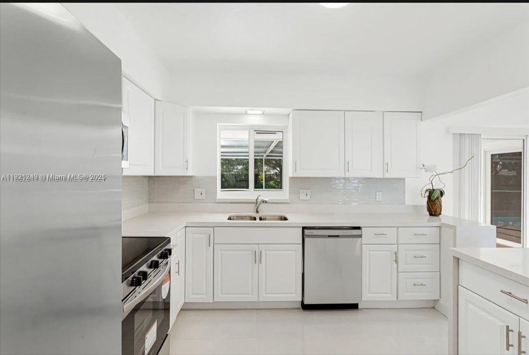 For Rent: $4,200 (4 beds, 2 baths, 1834 Square Feet)