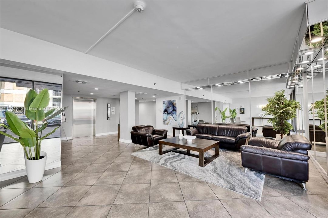 待售: $335,000 (2 贝兹, 2 浴室, 1213 平方英尺)