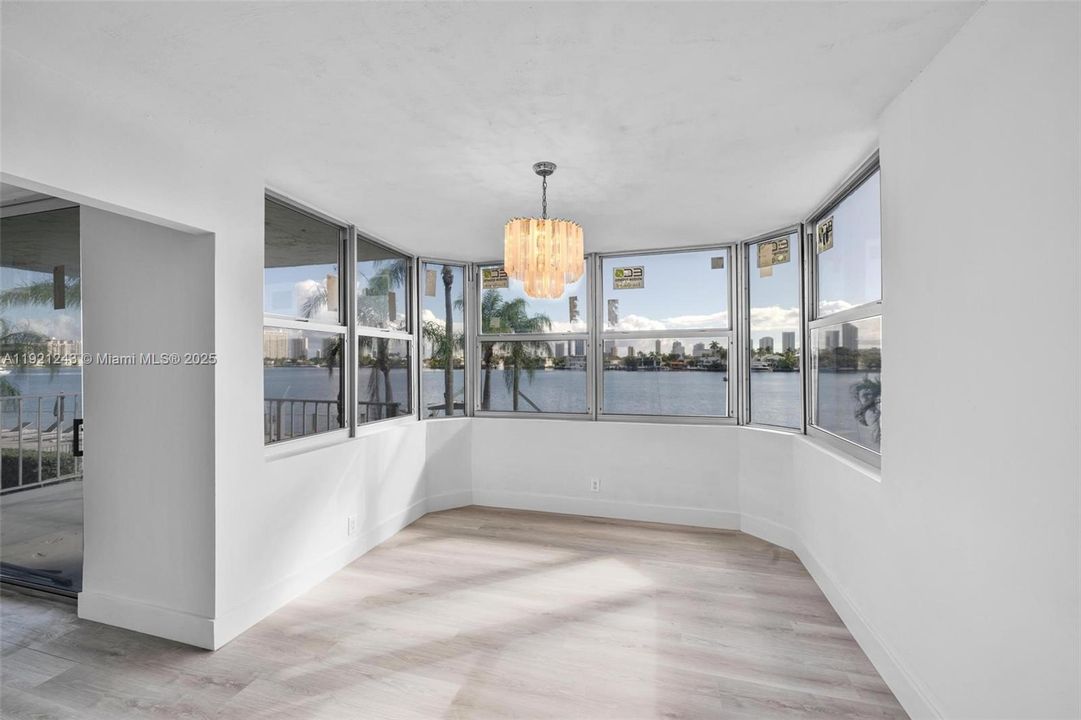 待售: $335,000 (2 贝兹, 2 浴室, 1213 平方英尺)