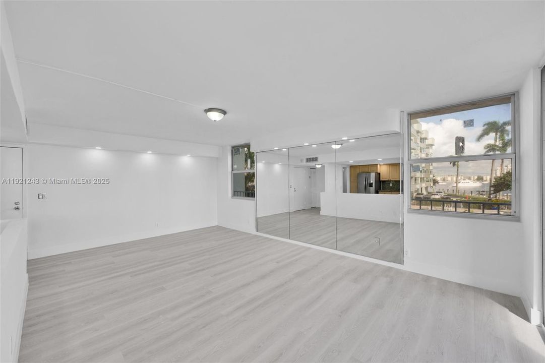 待售: $335,000 (2 贝兹, 2 浴室, 1213 平方英尺)