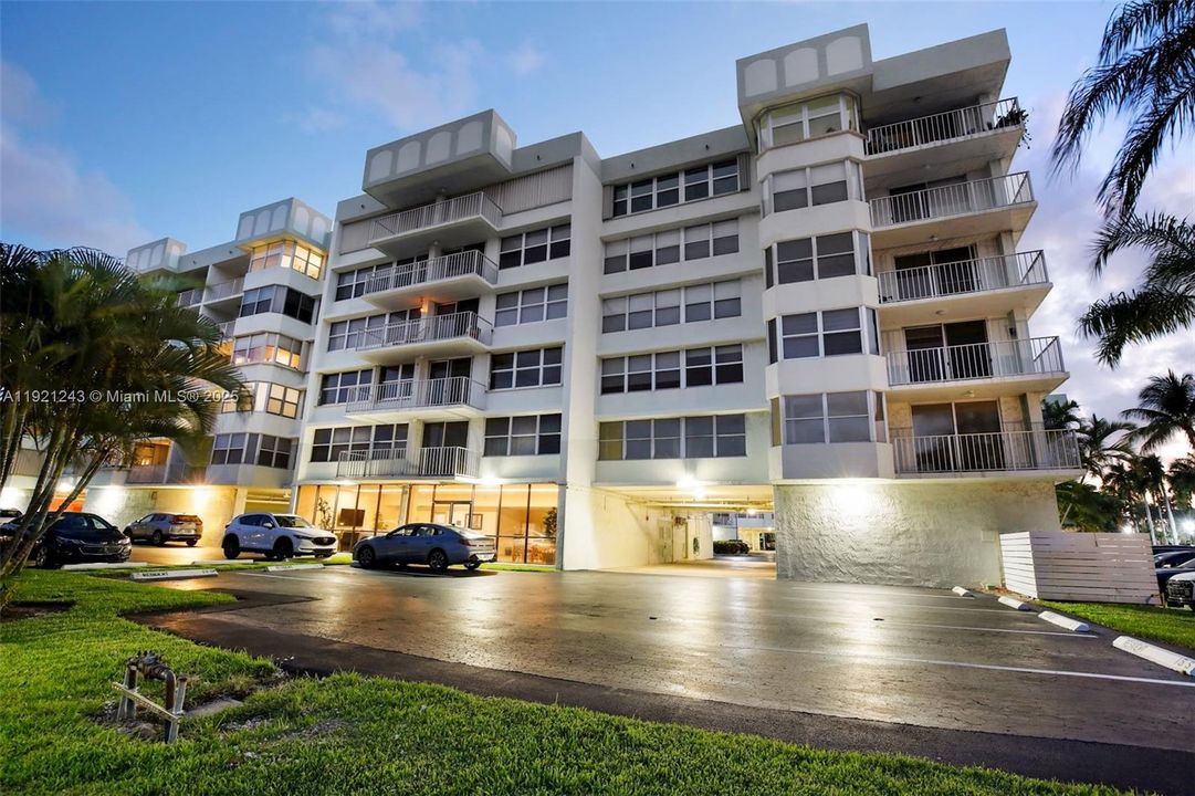 待售: $335,000 (2 贝兹, 2 浴室, 1213 平方英尺)