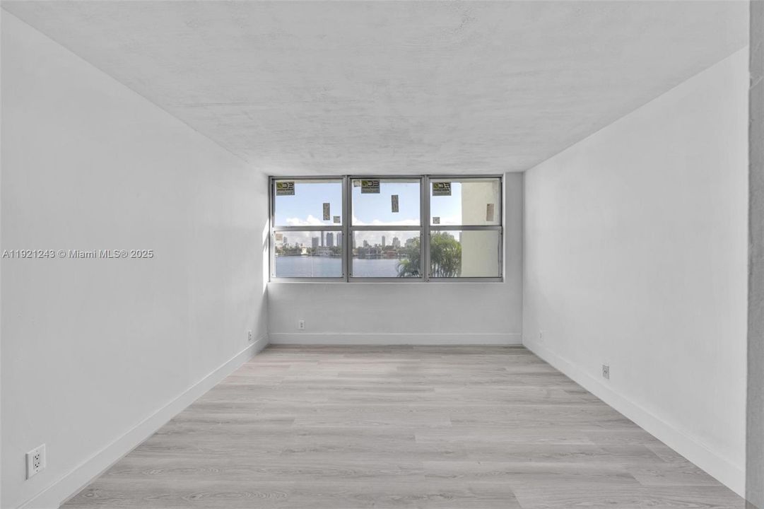 待售: $335,000 (2 贝兹, 2 浴室, 1213 平方英尺)