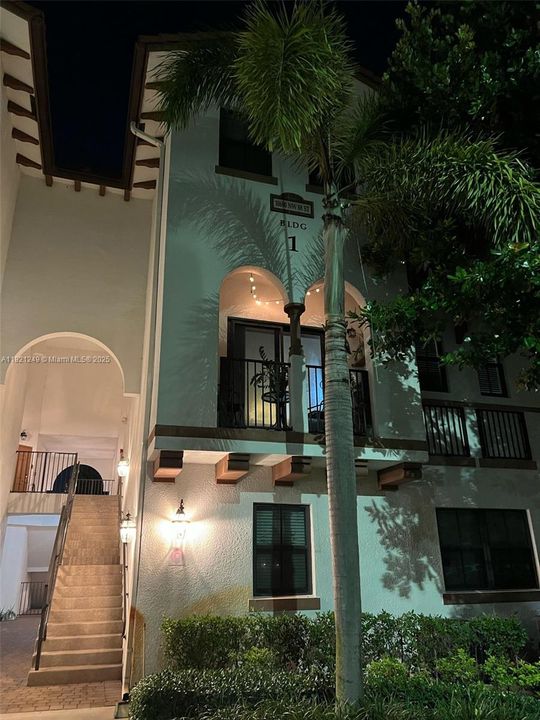 出租: $3,000 (3 贝兹, 2 浴室, 1256 平方英尺)