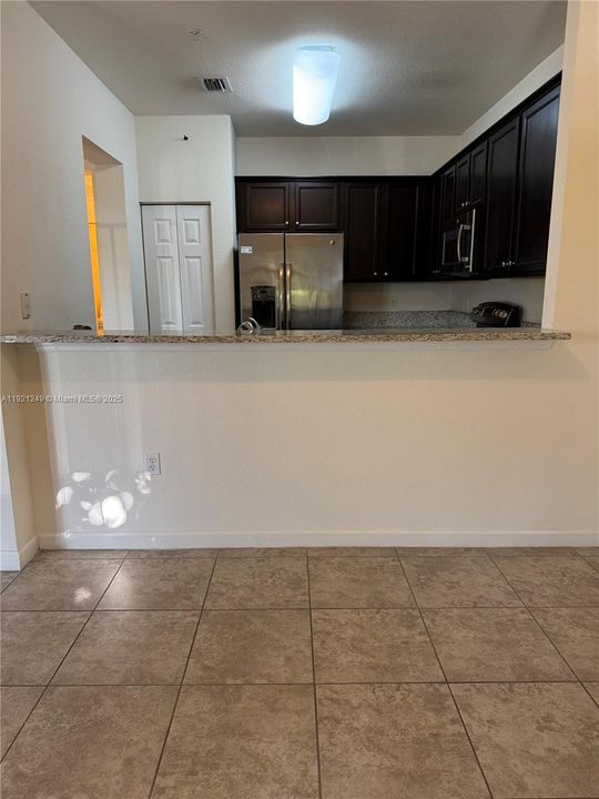 出租: $3,000 (3 贝兹, 2 浴室, 1256 平方英尺)