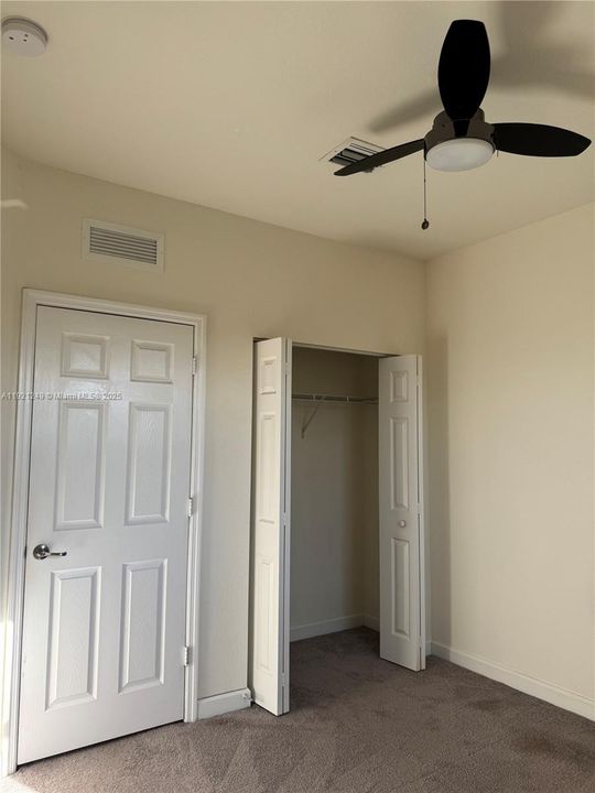 出租: $3,000 (3 贝兹, 2 浴室, 1256 平方英尺)