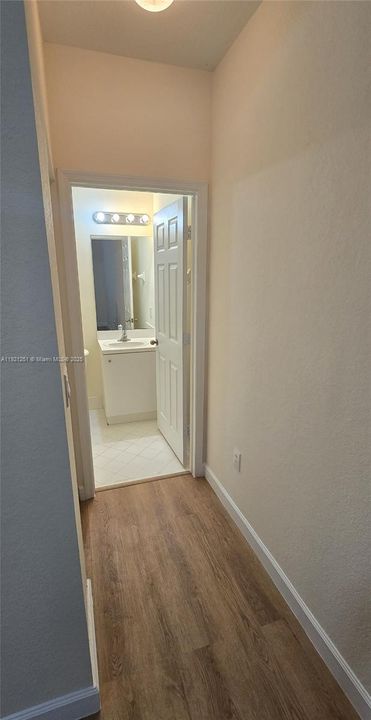 В аренду: $2,100 (2 спален, 2 ванн, 1069 Квадратных фут)