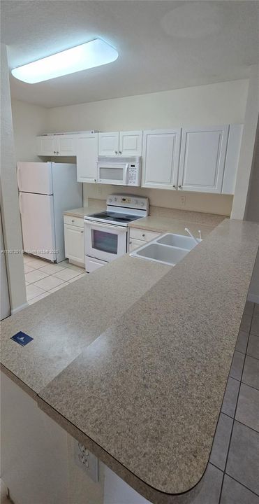 В аренду: $2,100 (2 спален, 2 ванн, 1069 Квадратных фут)