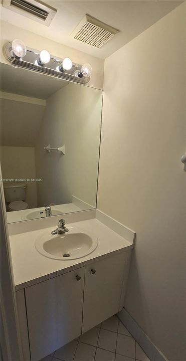 В аренду: $2,100 (2 спален, 2 ванн, 1069 Квадратных фут)