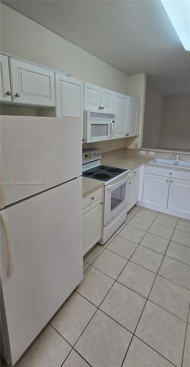 В аренду: $2,100 (2 спален, 2 ванн, 1069 Квадратных фут)