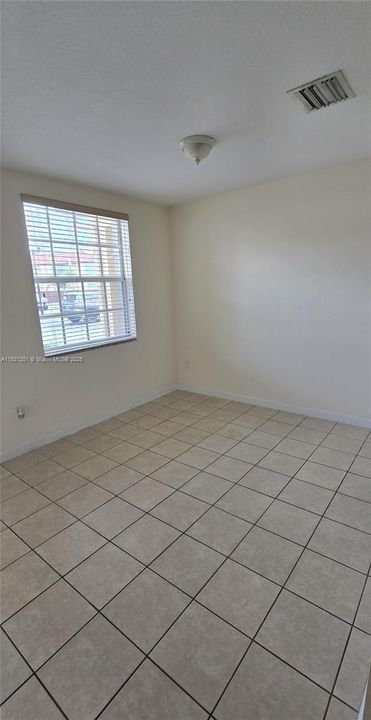 В аренду: $2,100 (2 спален, 2 ванн, 1069 Квадратных фут)