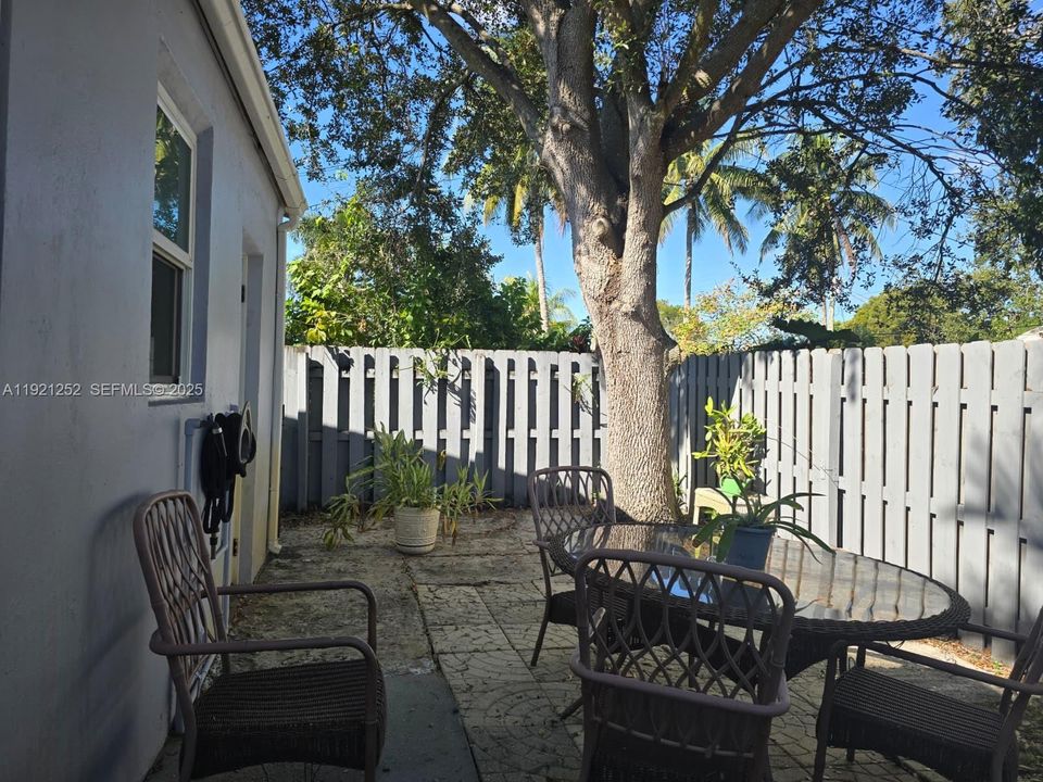 En Venta: $1,800,000 (3 camas, 2 baños, 2130 Pies cuadrados)