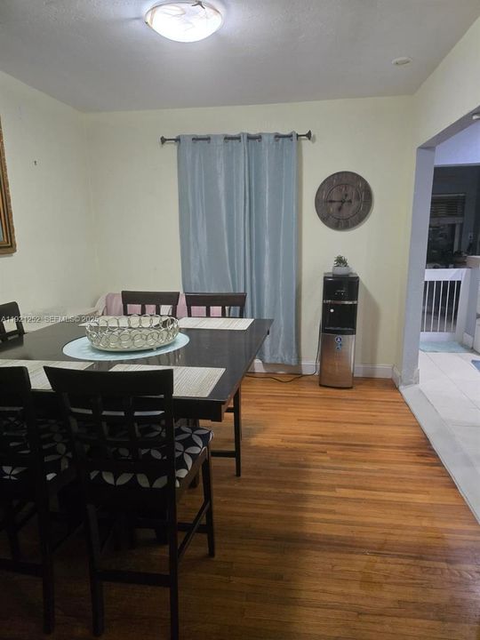 En Venta: $1,800,000 (3 camas, 2 baños, 2130 Pies cuadrados)