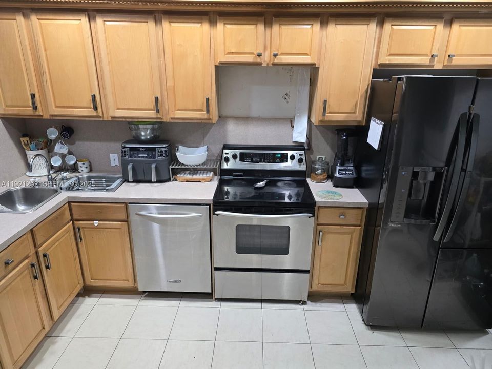 En Venta: $1,800,000 (3 camas, 2 baños, 2130 Pies cuadrados)