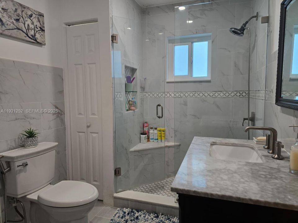 En Venta: $1,800,000 (3 camas, 2 baños, 2130 Pies cuadrados)