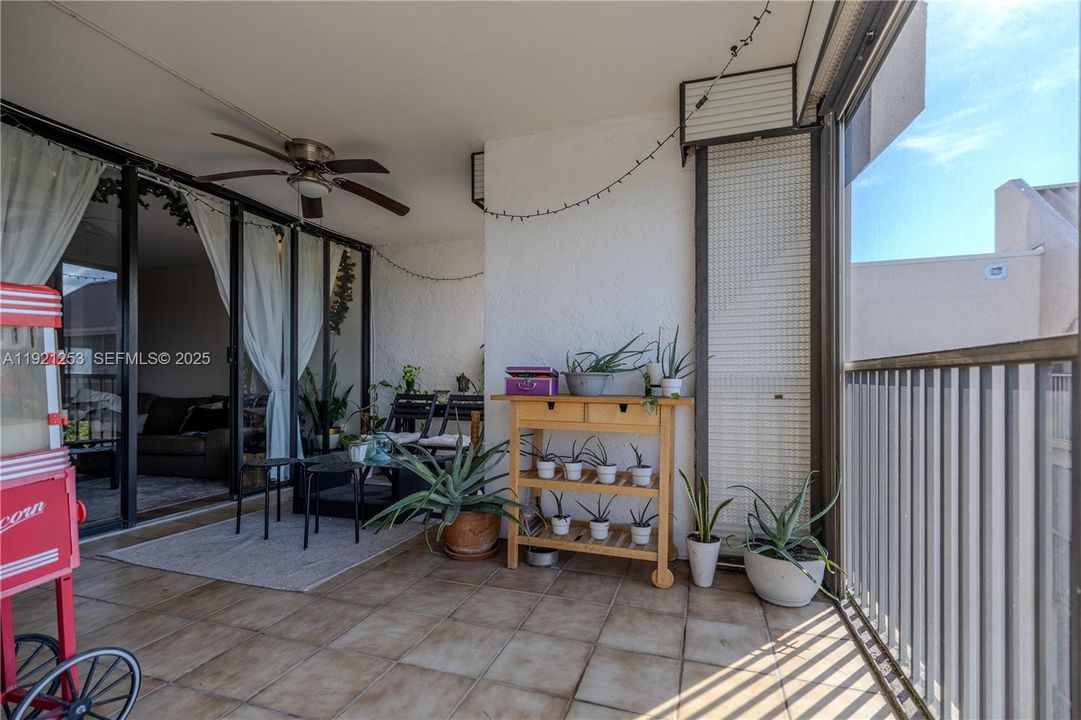 For Rent: $2,800 (2 beds, 2 baths, 1383 Square Feet)