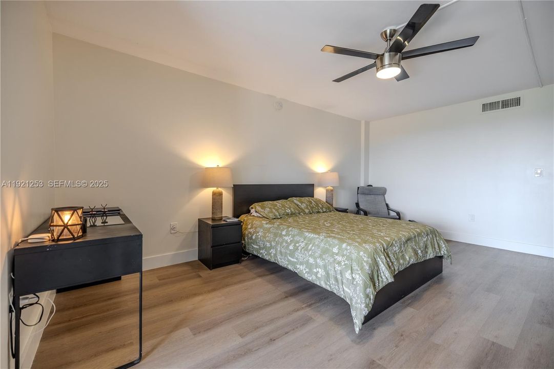 For Rent: $2,800 (2 beds, 2 baths, 1383 Square Feet)