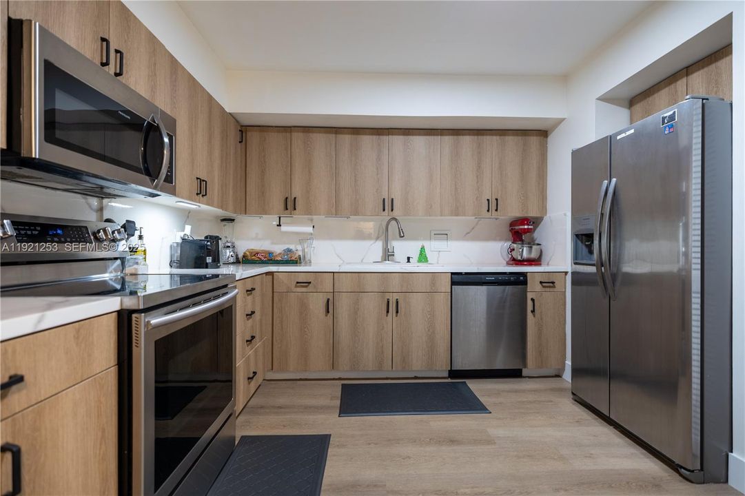 For Rent: $2,800 (2 beds, 2 baths, 1383 Square Feet)