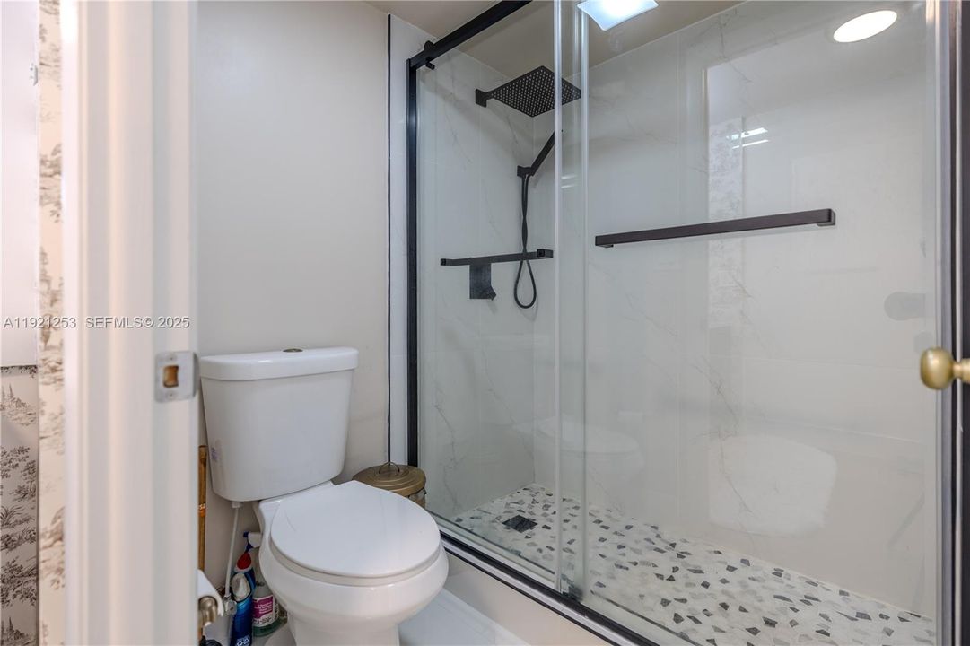 For Rent: $2,800 (2 beds, 2 baths, 1383 Square Feet)