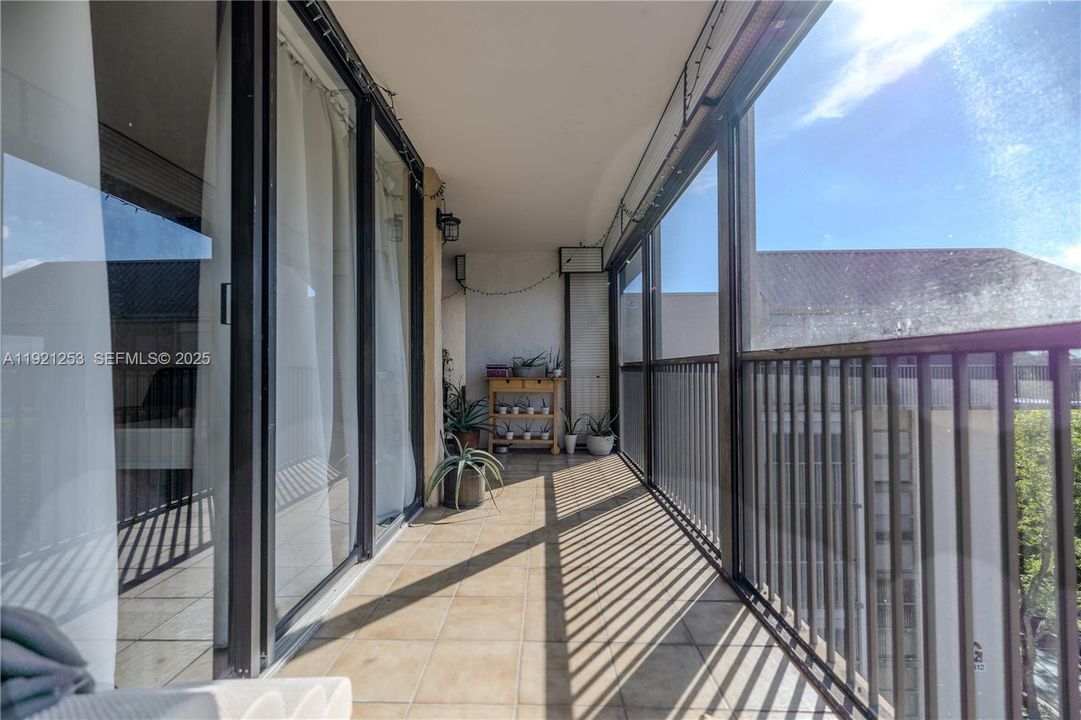 For Rent: $2,800 (2 beds, 2 baths, 1383 Square Feet)