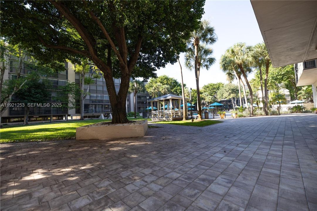 For Rent: $2,800 (2 beds, 2 baths, 1383 Square Feet)