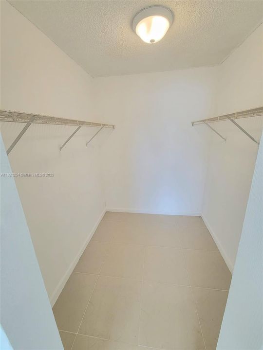 出租: $1,550 (1 贝兹, 1 浴室, 800 平方英尺)