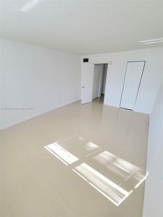 出租: $1,550 (1 贝兹, 1 浴室, 800 平方英尺)