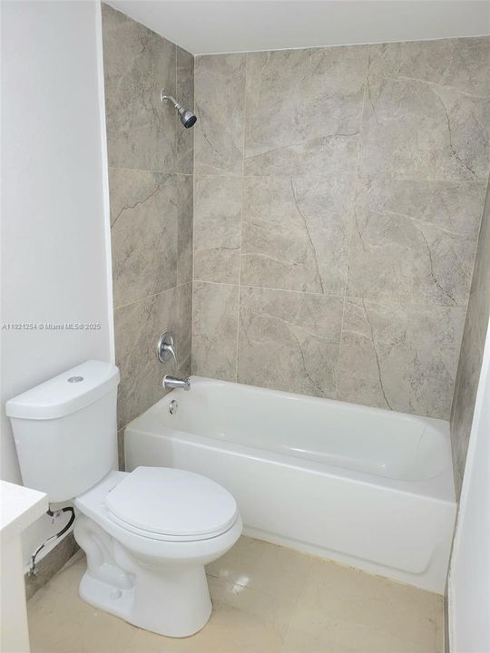 出租: $1,550 (1 贝兹, 1 浴室, 800 平方英尺)